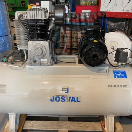 Compresor JOSVAL de 5,5 Hp. 300L.
